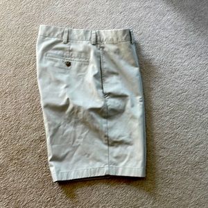 L.L. Bean men’s light khaki shorts
